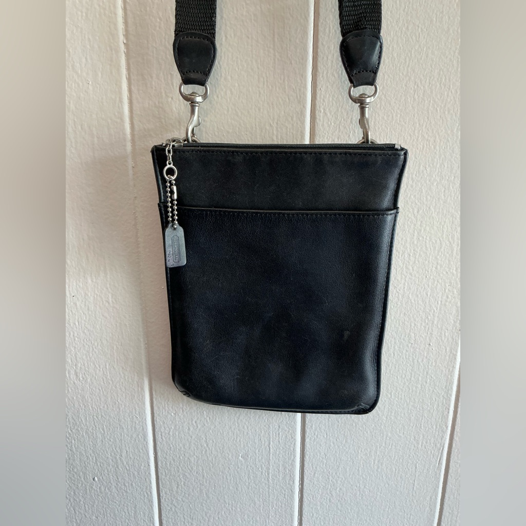 A Rare Vintage Made In The Usa Coach Black Leather Crossbody Handbag Bag